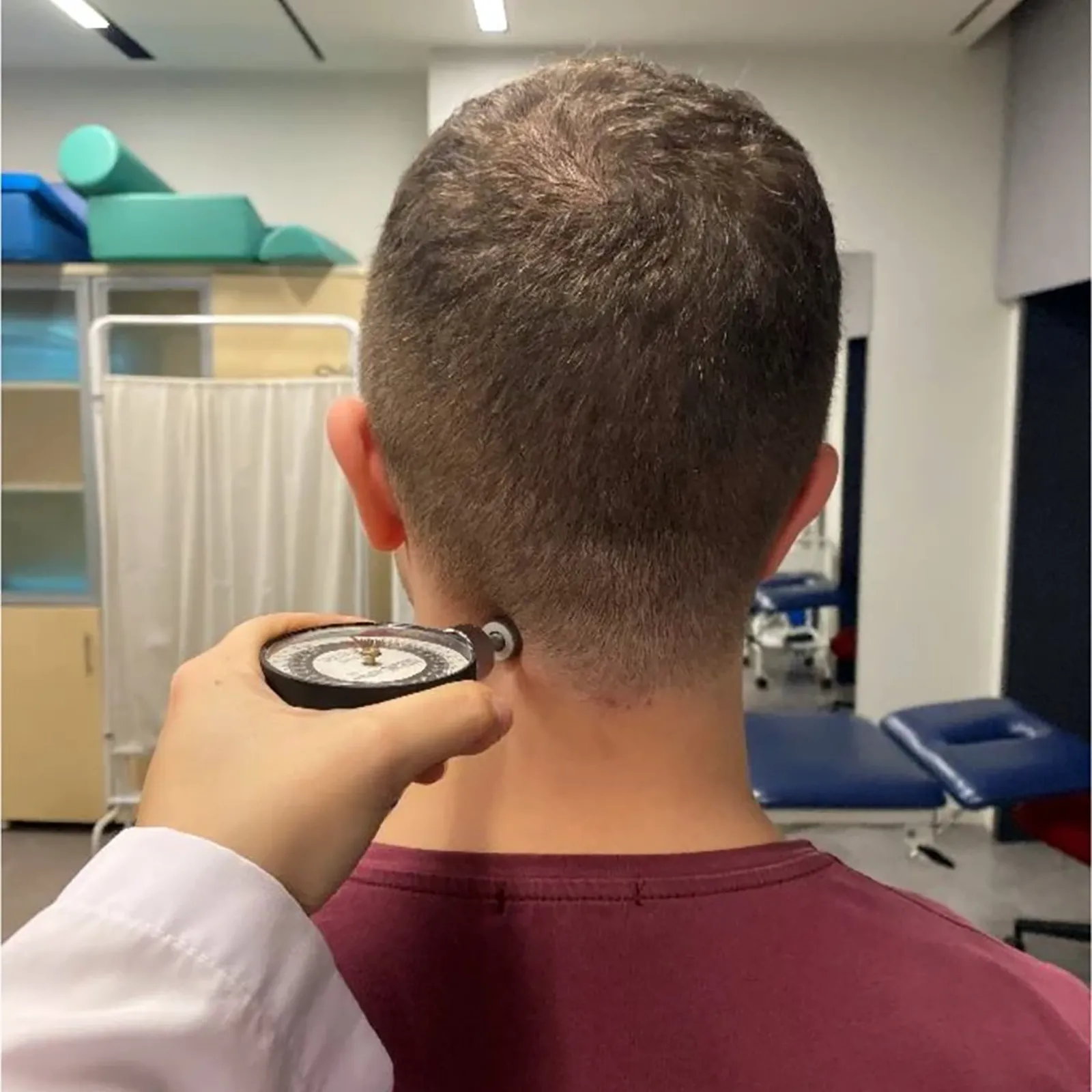 WIN_25_SomaticEdge1_Main Measuring Pain pressure threshold measurement via a pressure algometer.