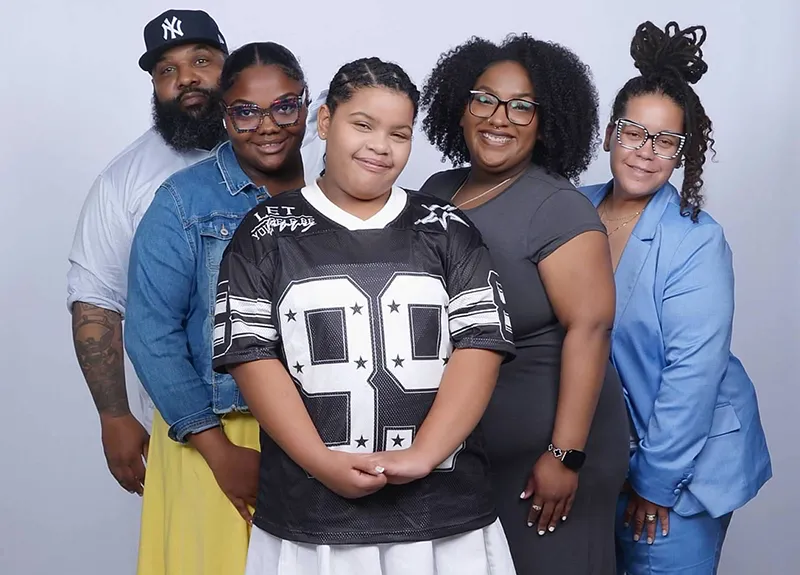 WIN_25_FacesOfBodywork_2 Leslie DeJesus (far right) poses with her family for a portrait.